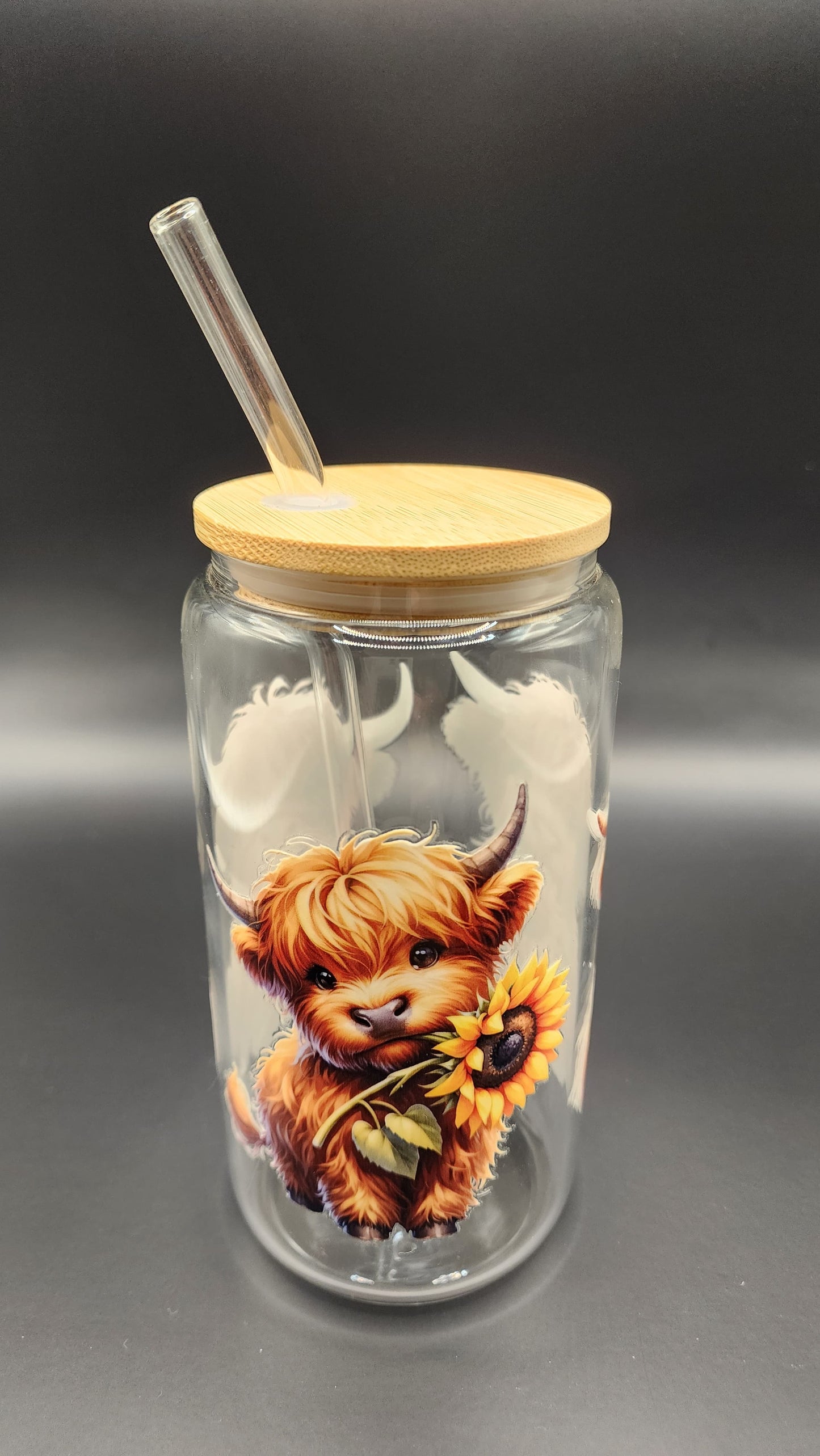 🐮 Highland Cow in Wash Tub with Flowers – 16oz Glass Cup